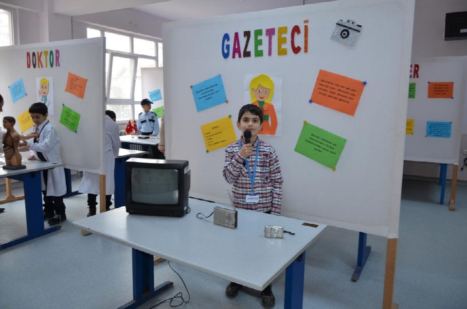Temelde çocukların meslekleri tanıması’ projesi
