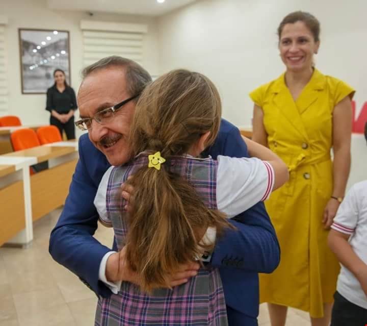 Minik Öğrenciler Vali Yavuz'un Konuğu Oldu