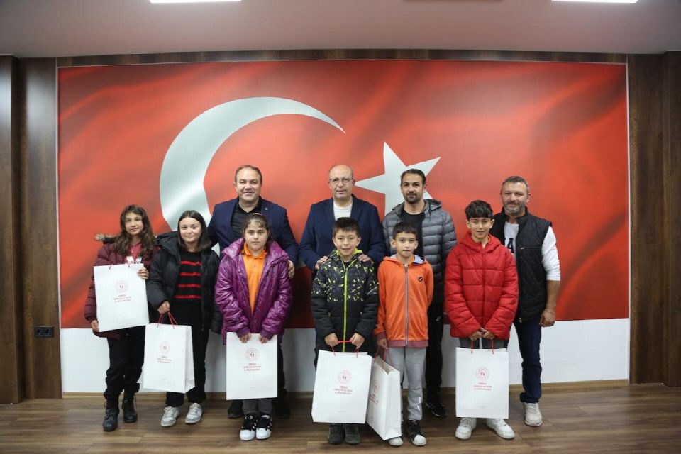 Şampiyon Bayadı Ortaokulu Floor Curling takımından Genç’e ziyaret