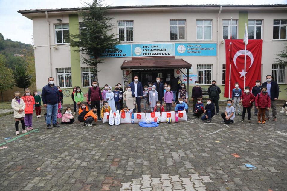 İslamdağ’ın gençleri spor malzemelerine kavuştu