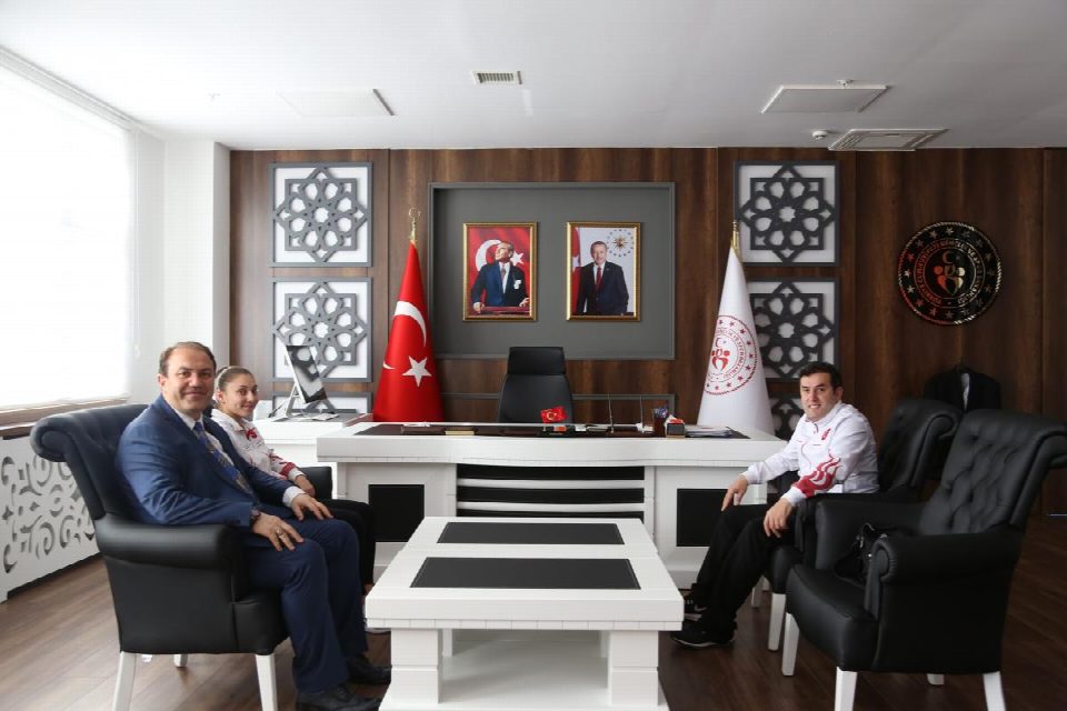 Milli boksör Gamze, Genç’i ziyaret etti
