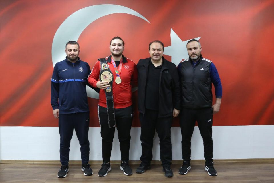Şampiyon güreşçi Atalay’dan Genç’e ziyaret