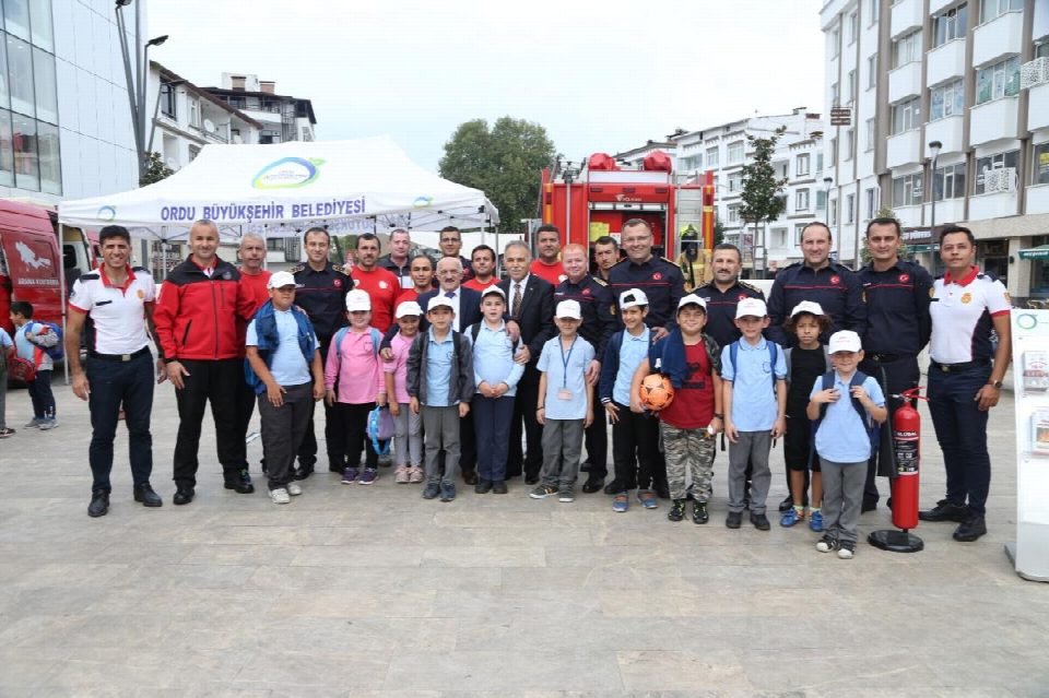 Sirenler bu kez itfayiciler için çaldı