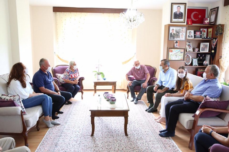 Vali Sonel, bayram günü de şehit ailelerini yalnız bırakmadı