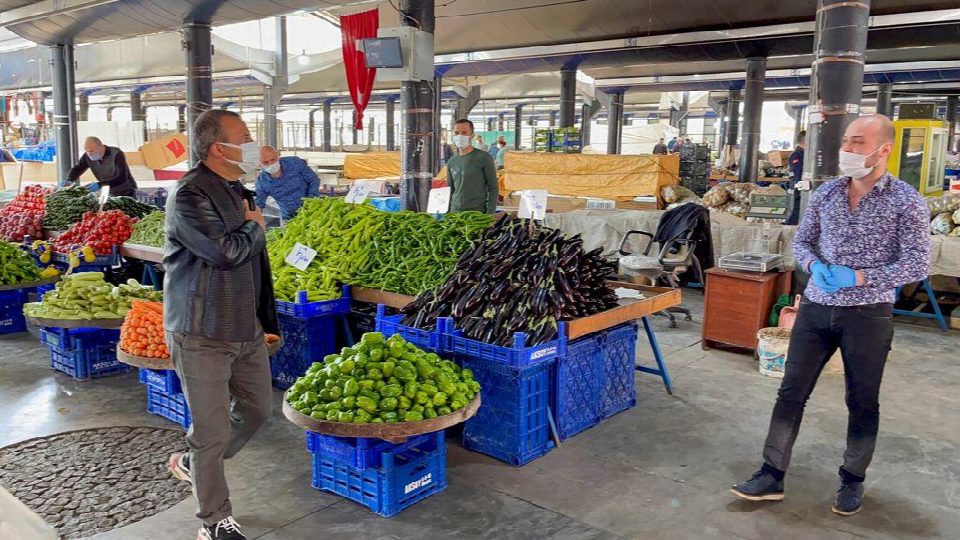 Vali Sonel, semt pazarlarında denetimde bulundu