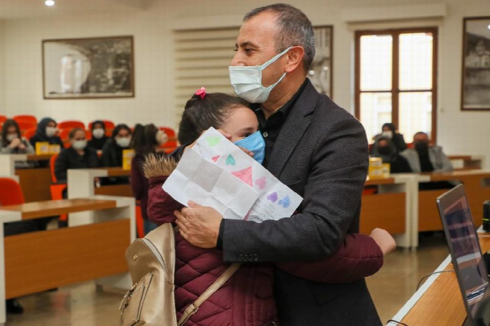 Diyabet hastası çocukların parmakları artık delinmeyecek