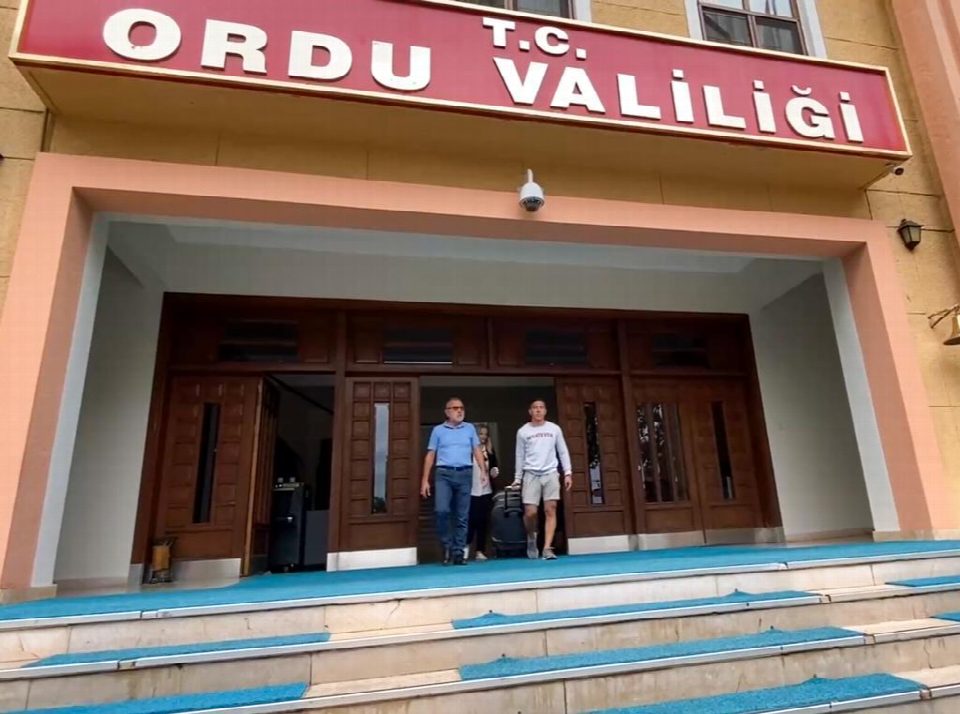 Vali Sonel, Üniversite öğrencilerini bu yıl da yalnız bırakmadı