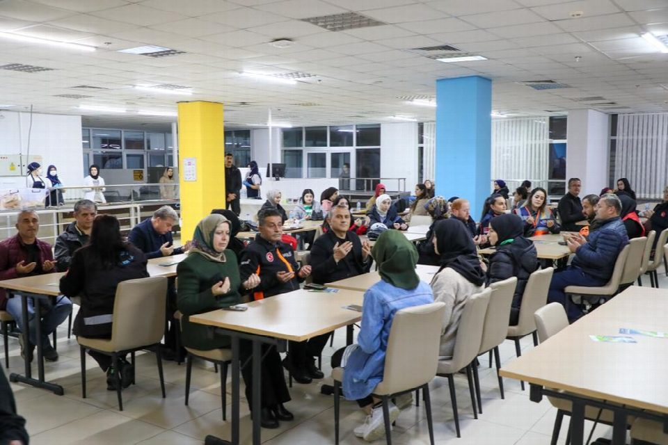 “Çök-Kapan-Tutun” Deprem anı tatbikatı yapıldı