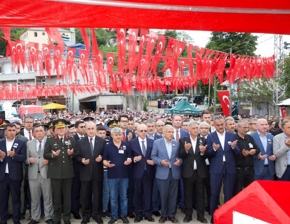 Şehidimizi dualarla son yolculuğuna uğurladık