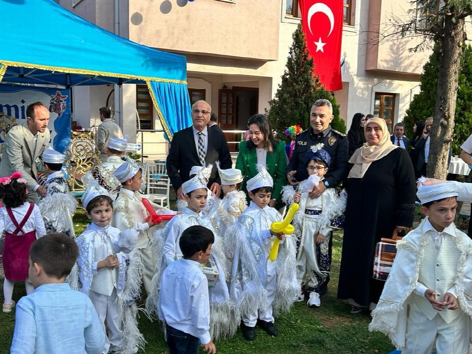 Ünye Sabancı Çocuk Evleri sitesinde kalan 11 evladımız için sünnet şöleni yapıldı