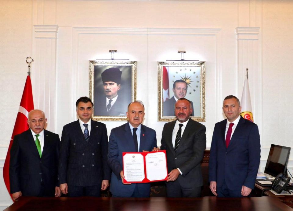 İş insanı Burhan Erçal’dan eğitime destek