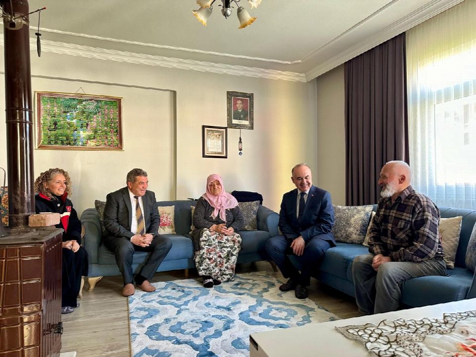 Vali Erol, Hane Ziyaretlerine Ramazan Ayında da Devam Ediyor