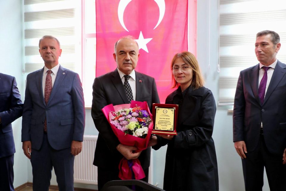 RAHMETLİ MİMAR CAN ALTAY ADINA AİLESİ TARAFINDAN KÜTÜPHANE YAPTIRILDI