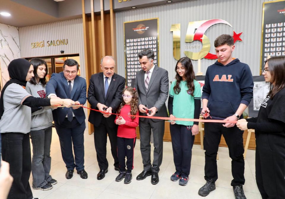 Vali Erol, “Destanın iki yankısı” adlı resim sergisinin açılışını yaptı