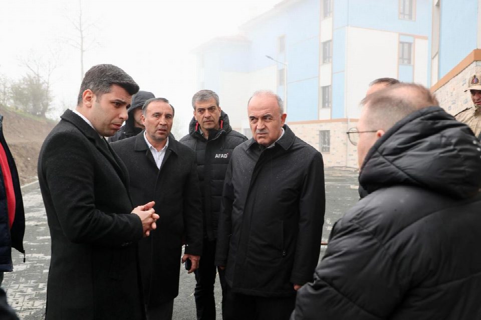 Vali Erol, Aybastı afet konutlarında incelemede bulundu