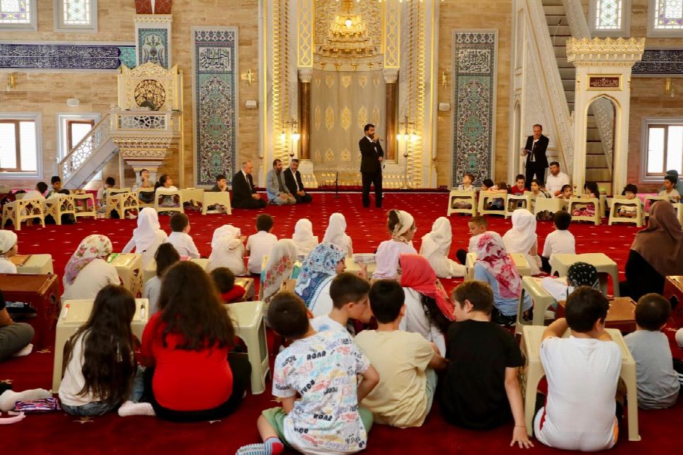 Vali Erol, yaz Kur’an kurslarının açılış programına katıldı