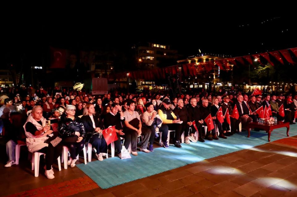 102. yıl Cumhuriyet yürüyüşü yapıldı