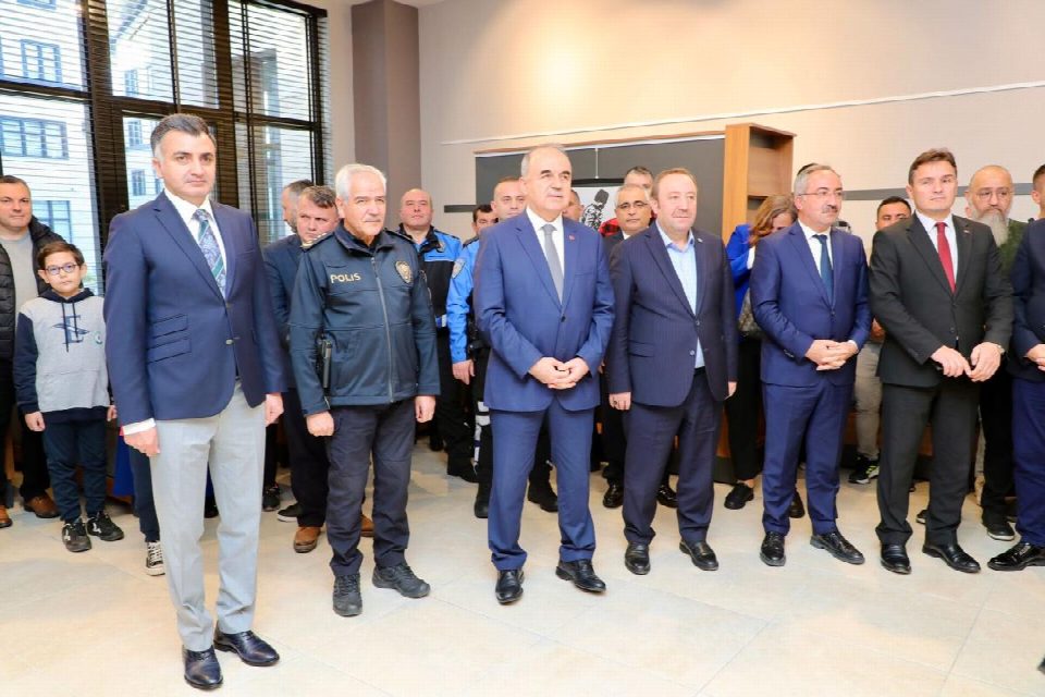 Vali Erol, “ Huzurlu Şehrin Bilgili Gençleri” Projesi Kapsamında Düzenlenen Ödül Törenine Katıldı