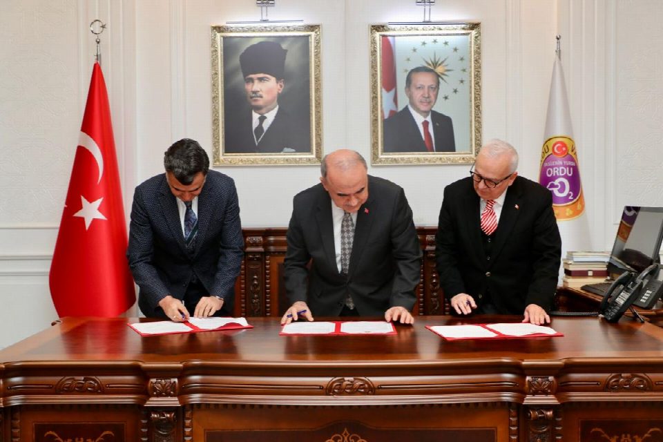Hayırsever iş insanı Şanser Şahin, mahallesine köy yaşam merkezi yapacak