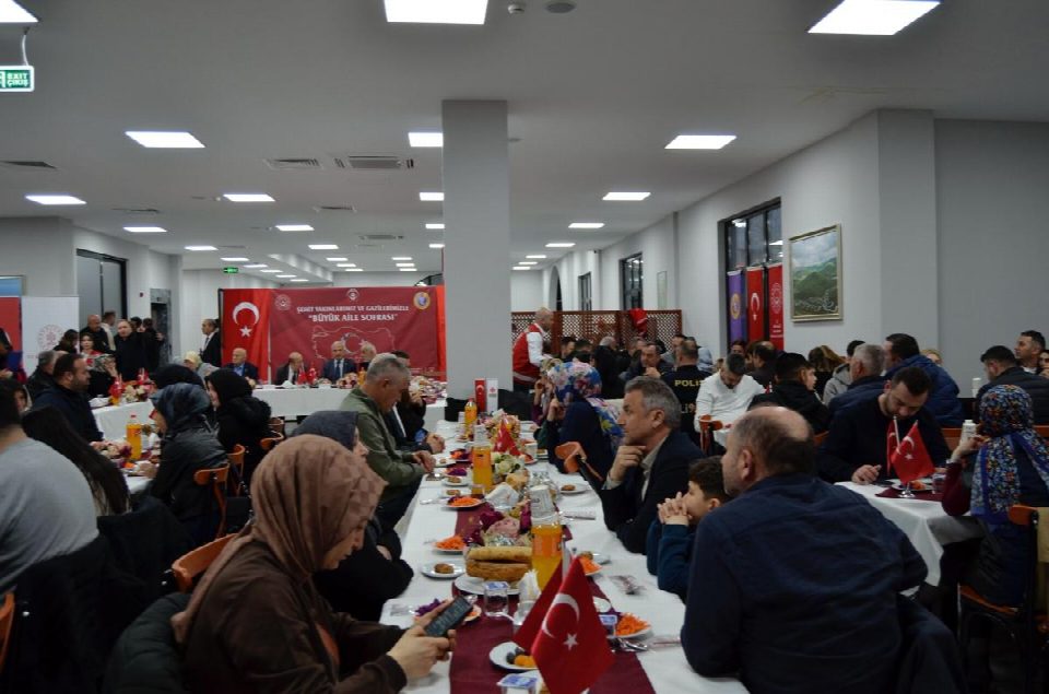 Ramazan’ın ilk iftarı şehit aileleri ve gazilerle yapıldı