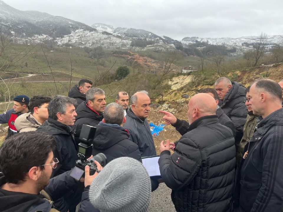 Vali Erol, heyelan bölgelerinde incelemede bulundu