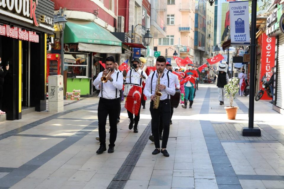 Fatsa sokaklarında 23 nisan bayram coşkusu