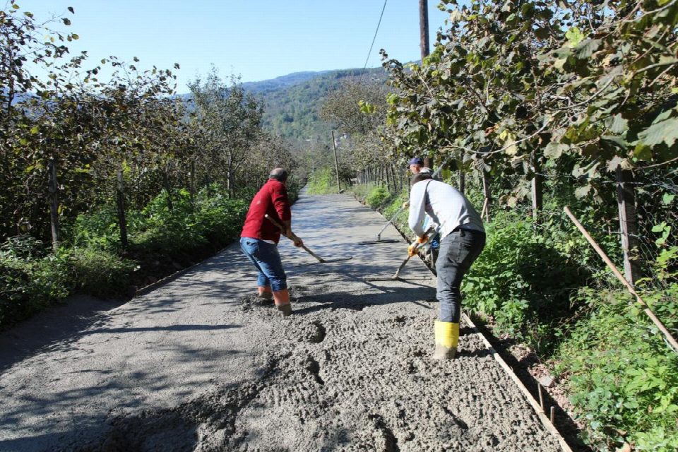 Demirci mahallesi yapılan hizmetlerle gelişiyor