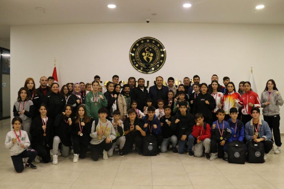 Genç “Sporculara desteğimiz artarak devam edecek”