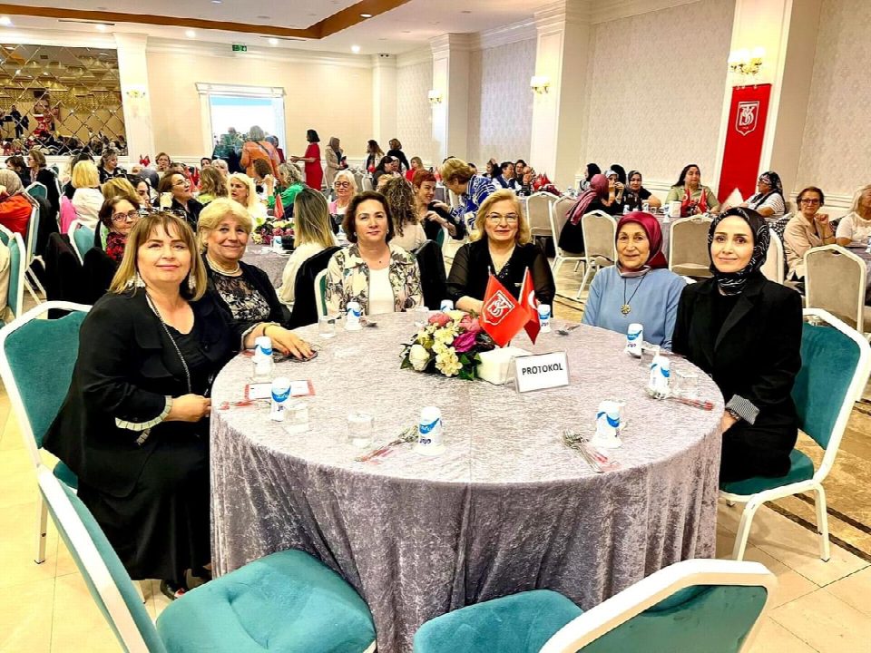 Fatsa Yardım Sevenler Derneğinden anneler günü etkinliği