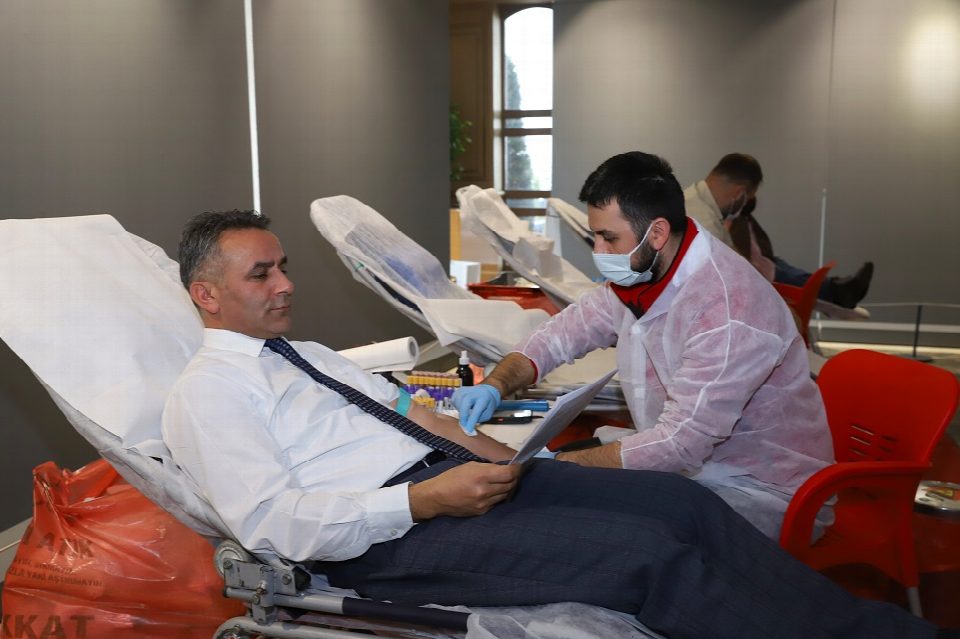 Büyükşehirden Kızılay’a destek