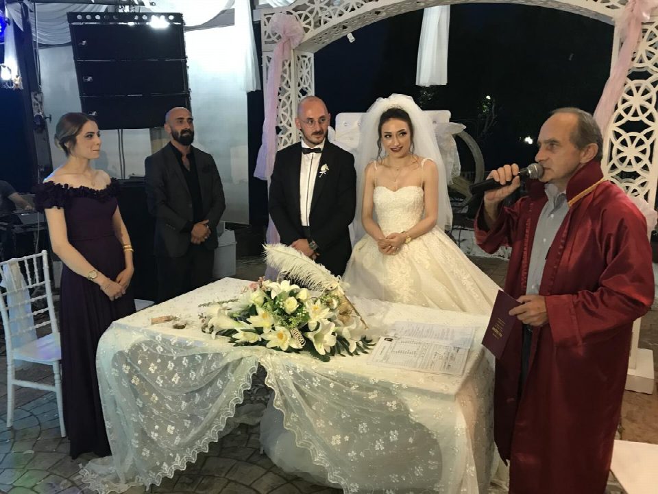 Ela ile Burak’ın mutlu günü