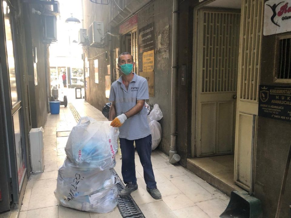Bu sese kulak verin... Yerler maske dolu.. lütfen akmayın