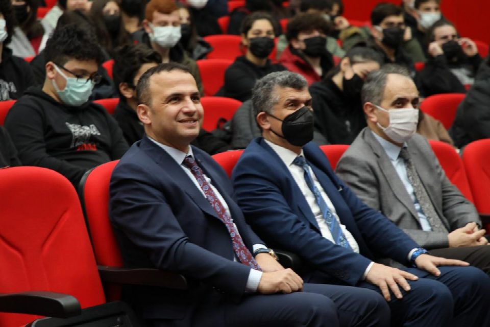 Fatsa Belediyesi’nden öğrencilere “Başarıya gülümse” konferansı