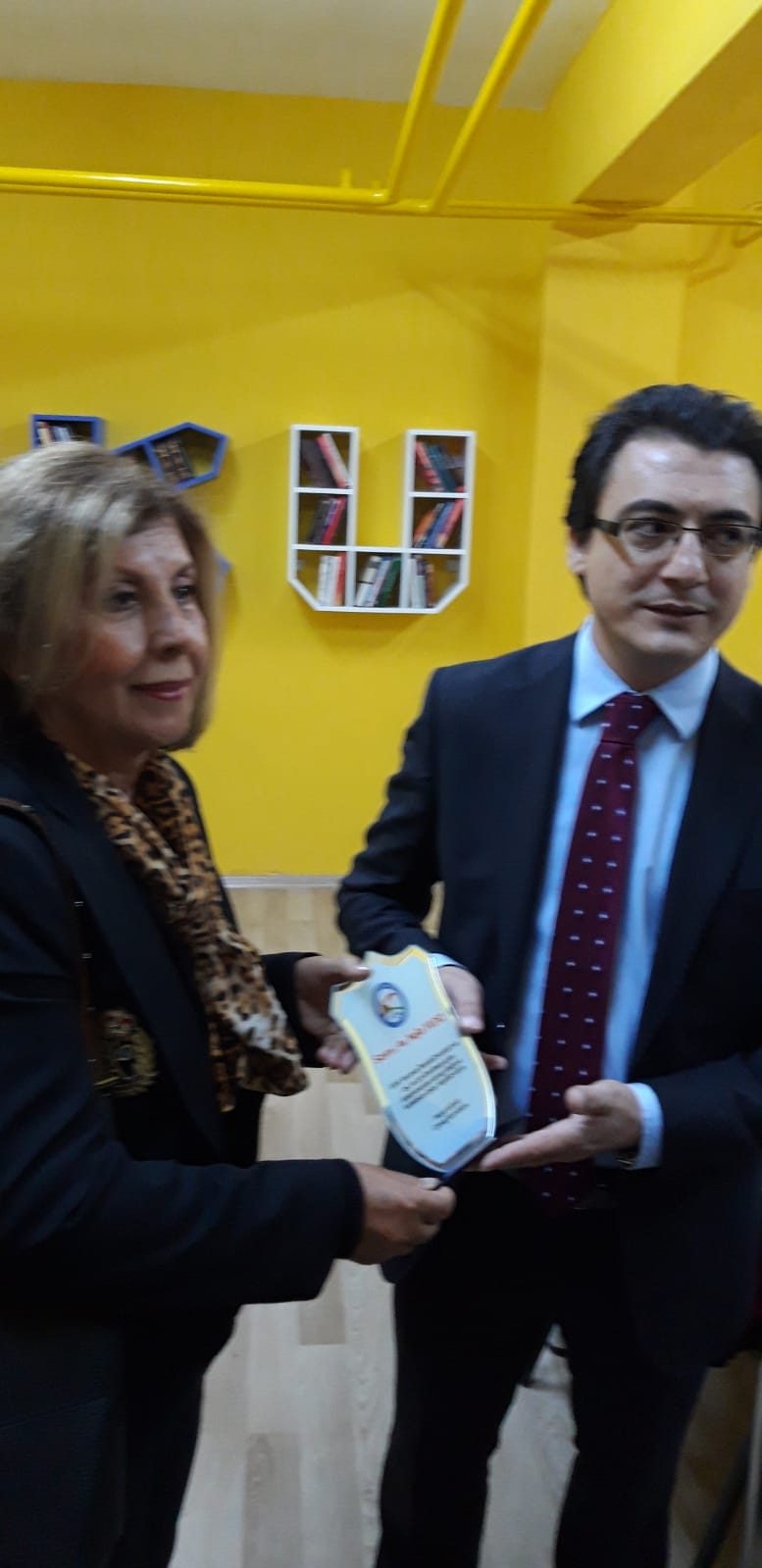 Av. Nejla Yıldız’dan Kocaman İlköğretim Okulu kütüphanesine bağış