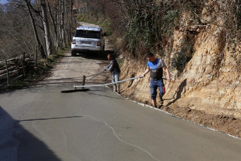 Kırsalda uzak yakın ayrımı yapmadan hizmete devam