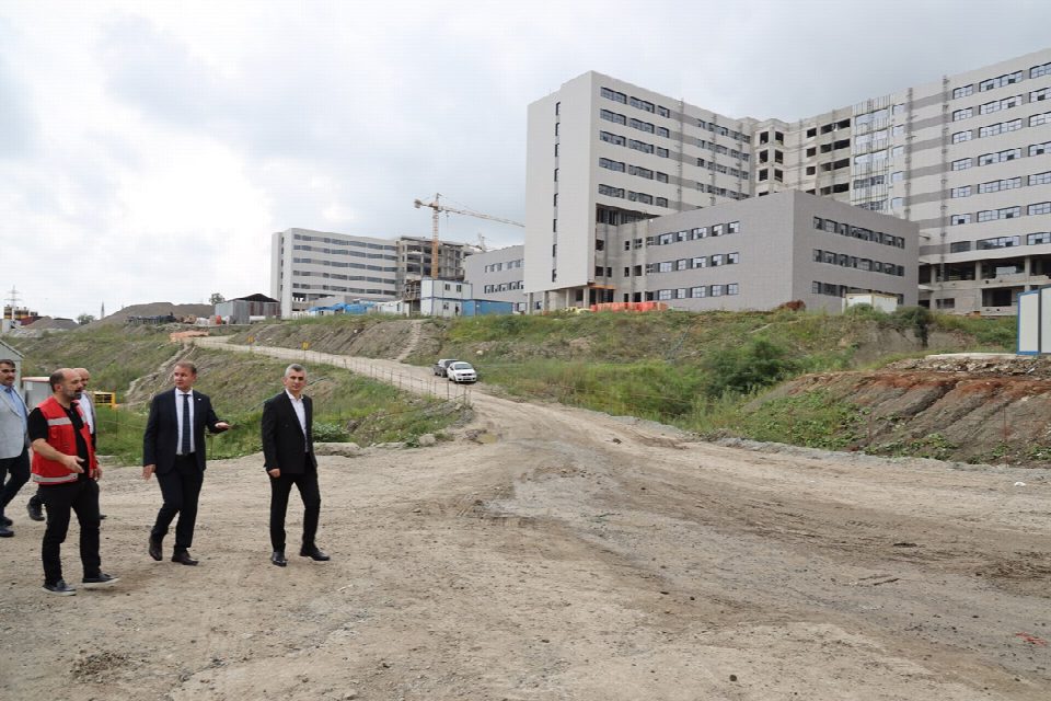 Rektör Baş, Şehir Hastanesinde incelemelerde bulundu