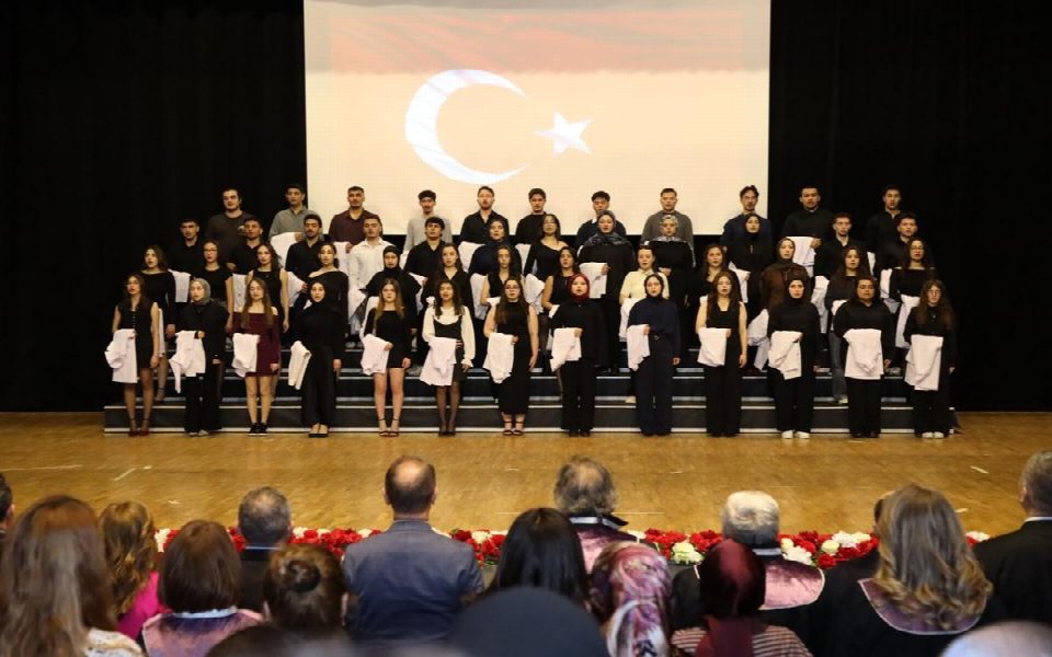 Diş Hekimliği öğrencileri beyaz önlüklerini giydi
