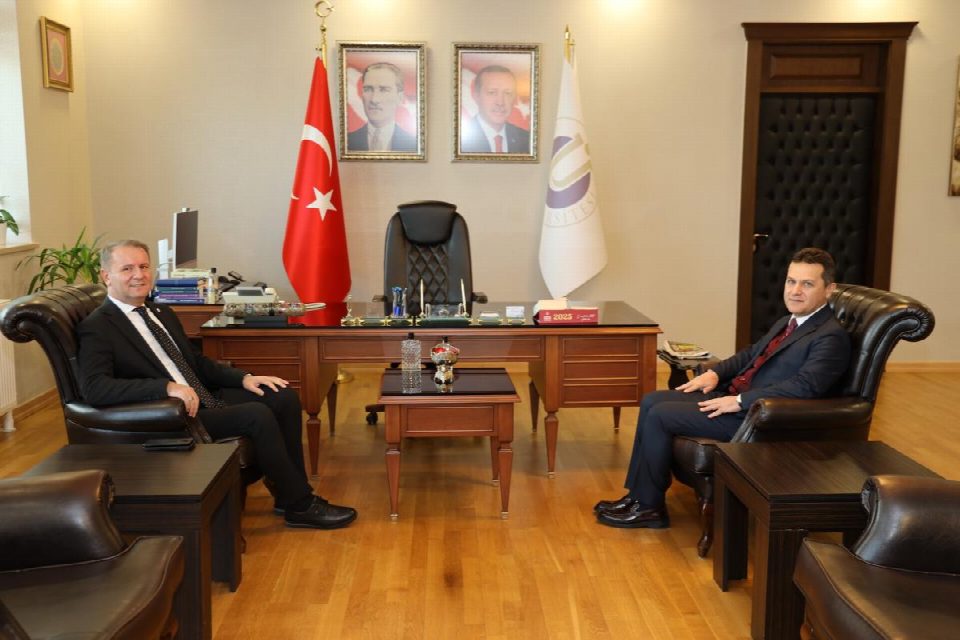KASTAMONU ÜNİVERSİTESİ REKTÖRÜ TOPAL’DAN REKTÖR BAŞ’A ZİYARET
