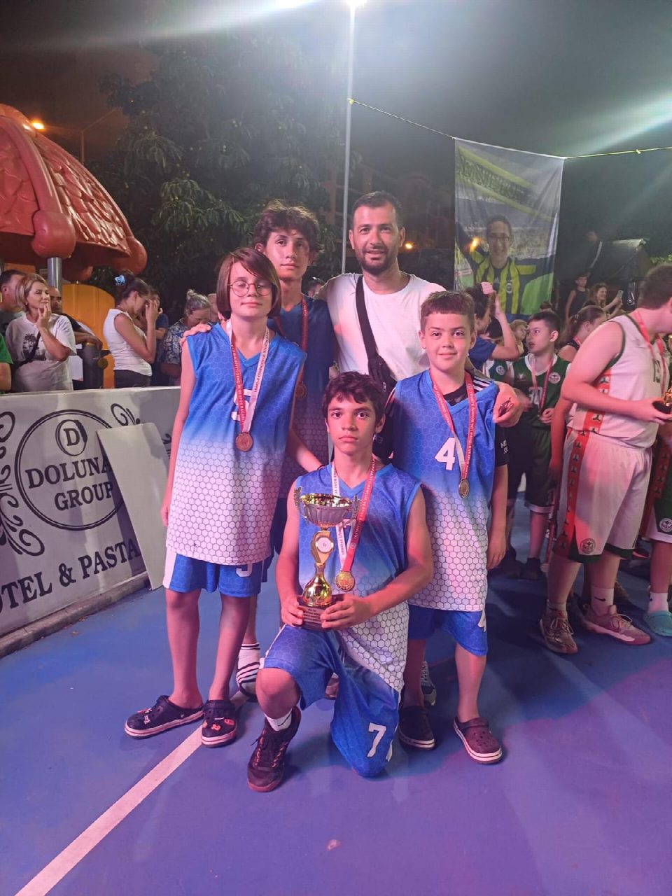 Sokak basketbolu küçükler kategorisinde şampiyon oldu