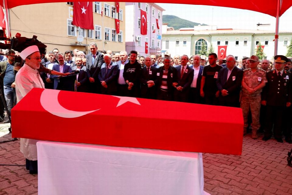 Binler şehidimiz için tek yürek oldu