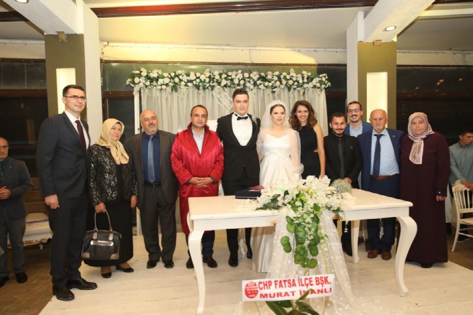 EMİNE İLE FURKAN GÖRKEMLİ BİR DÜĞÜNLE EVLENDİ...