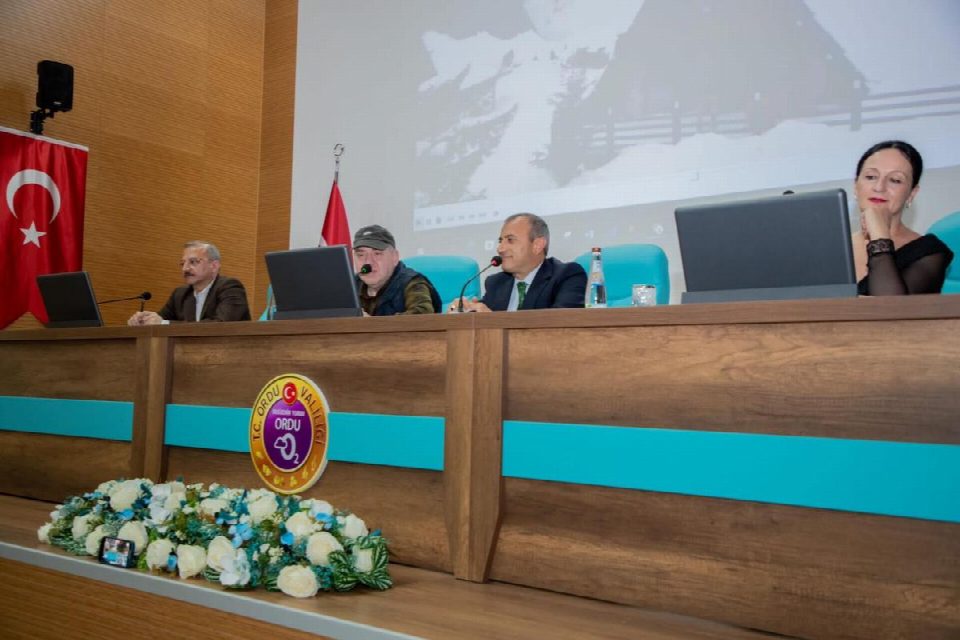 Gürcistan'ın dünyaca ünlü Ratiani Folklor Grubu “Freska” Vali Tuncay Sonel’i ziyaret etti
