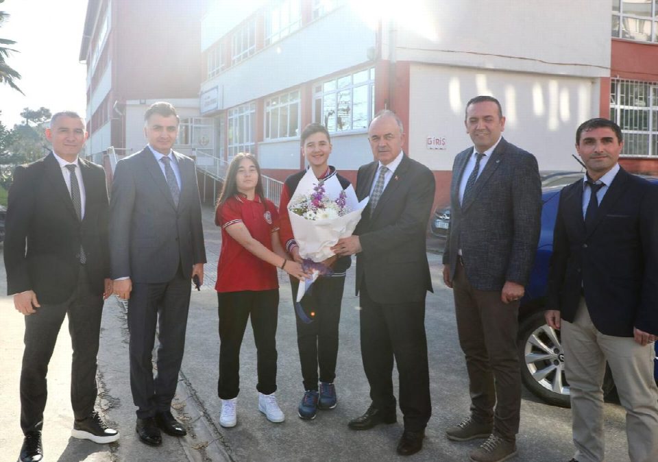 Vali Erol, Altınordu Ortaokulu’nu ziyaret etti