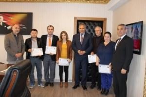 KAMU ÇALIŞANLARINI BAŞARI BELGESİ İLE ÖDÜLLENDİRDİ