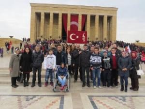 ÖZEL ÖĞRENCİLER ATANIN HUZURUNDA