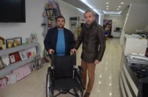 KIZILAY'dan tekerlekli sandalye yardımı