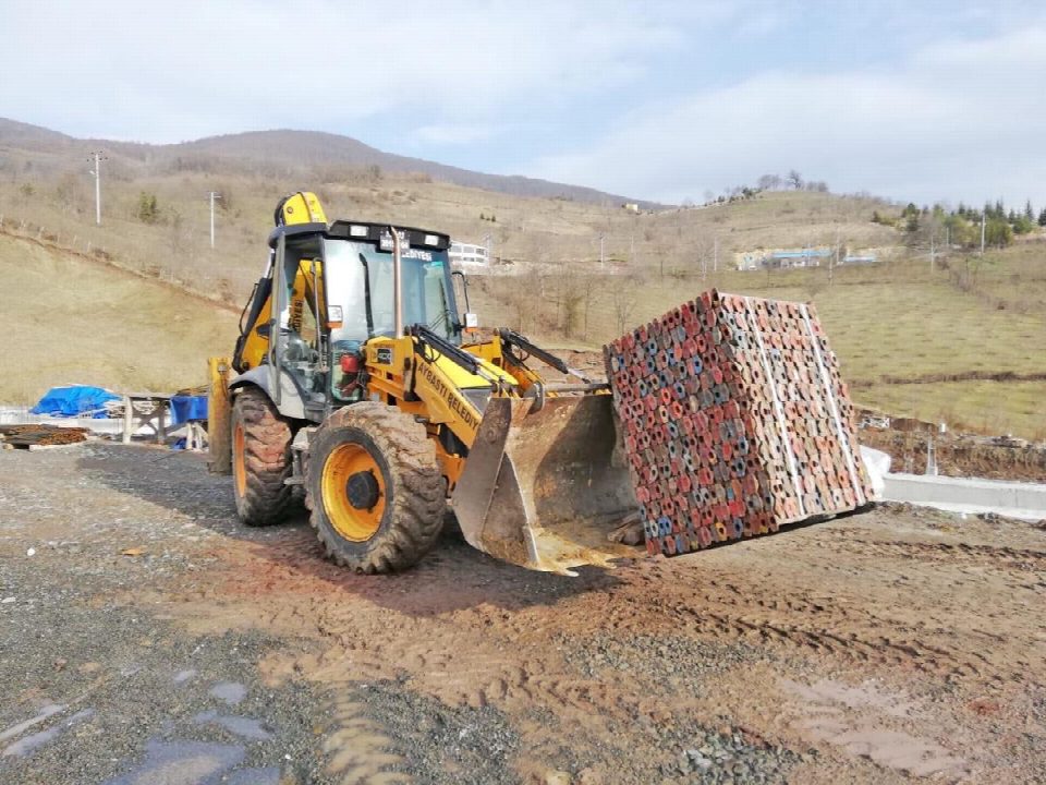 Aybastı belediyesi kar boran fırtına dinlemiyor