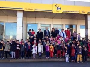 MİNİK ÖĞRENCİLER AİLELERİNE PTT'DEN YILBAŞI KARTI YOLLADI