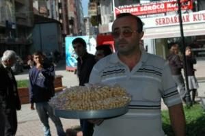 BİR AVUÇ FINDIK İYİ GELİR