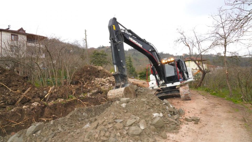 Meşebükü Dipköy sokak yolu genişletildi